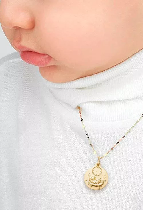 medalla oro 18 ktes niño en pajas con reloj toma modelo