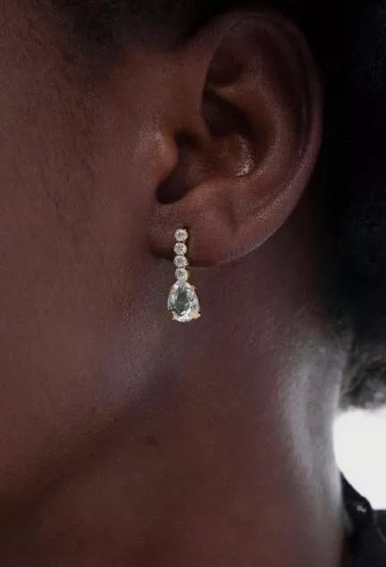 Pendientes de plata chapada con 5 circonitas pequeñas y otra grande 273_A4370-07DT puestos