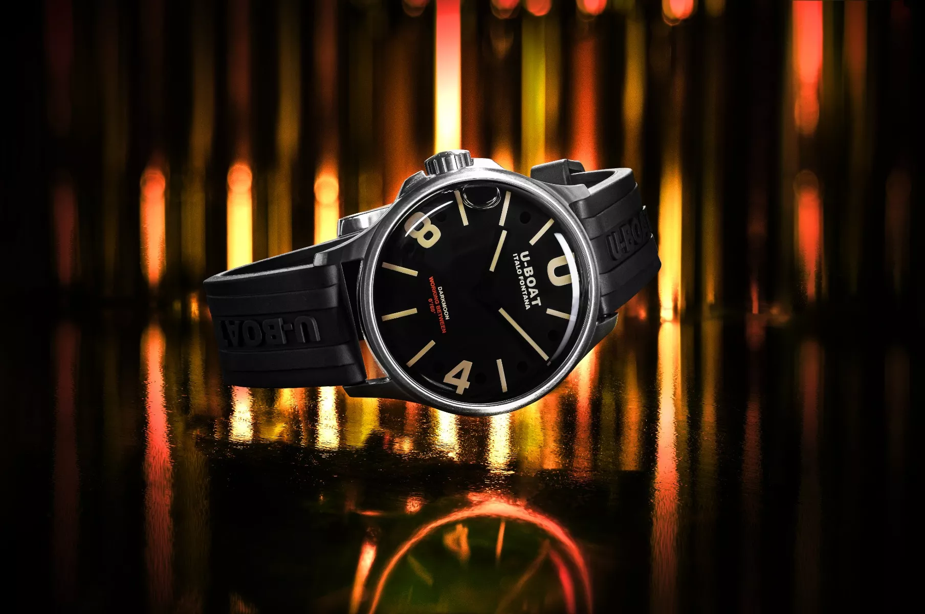 Reloj U-Boat Darkmoon con caja de acero DLC negro y correa de caucho 9018 montaj