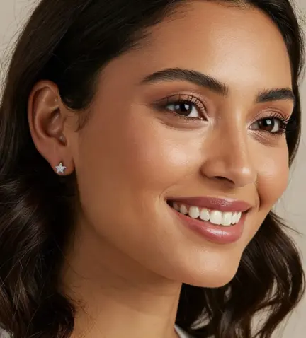 pendientes_oro_blanco_18k_y_diamantes_243_271-00435-1 foto con modelo