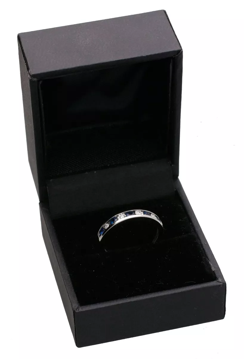 anillo media alianza de oro blanco 18 ktes con zafiros y diamantes fotografia en estuche