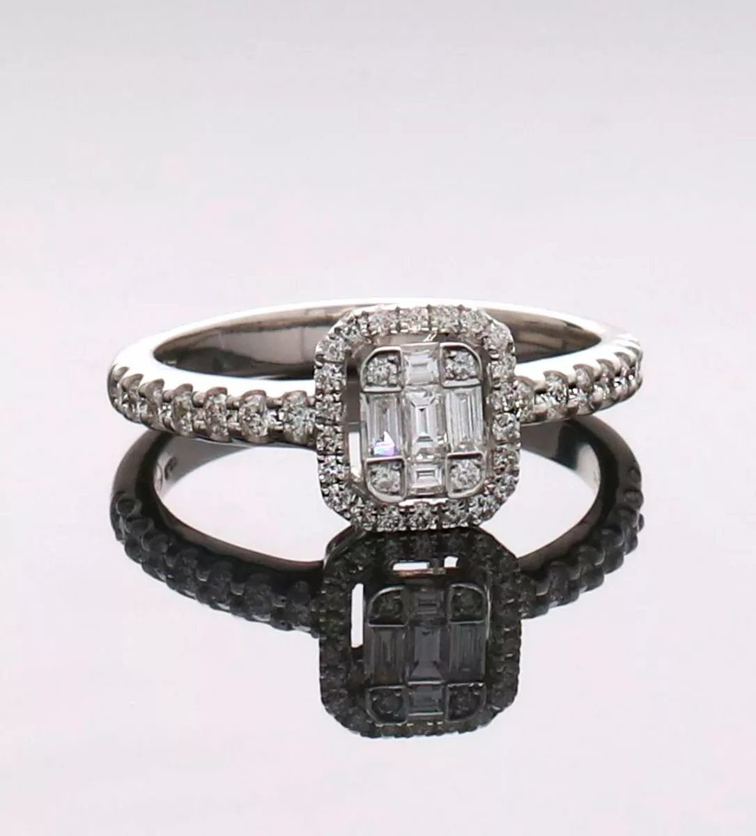 anillo de oro blanco 18k con diamante talla baguette y talla brillante vista sin retoques