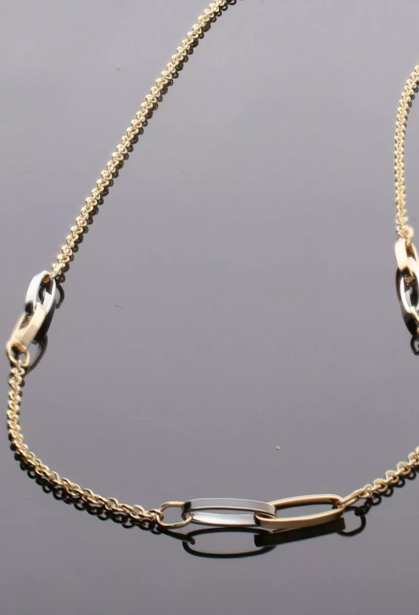 gargantilla oro bicolor 18 ktes cadena eslabones forzados y entrepiezas asas enlazadas vista ¡fisica sin recortar sobre base negra