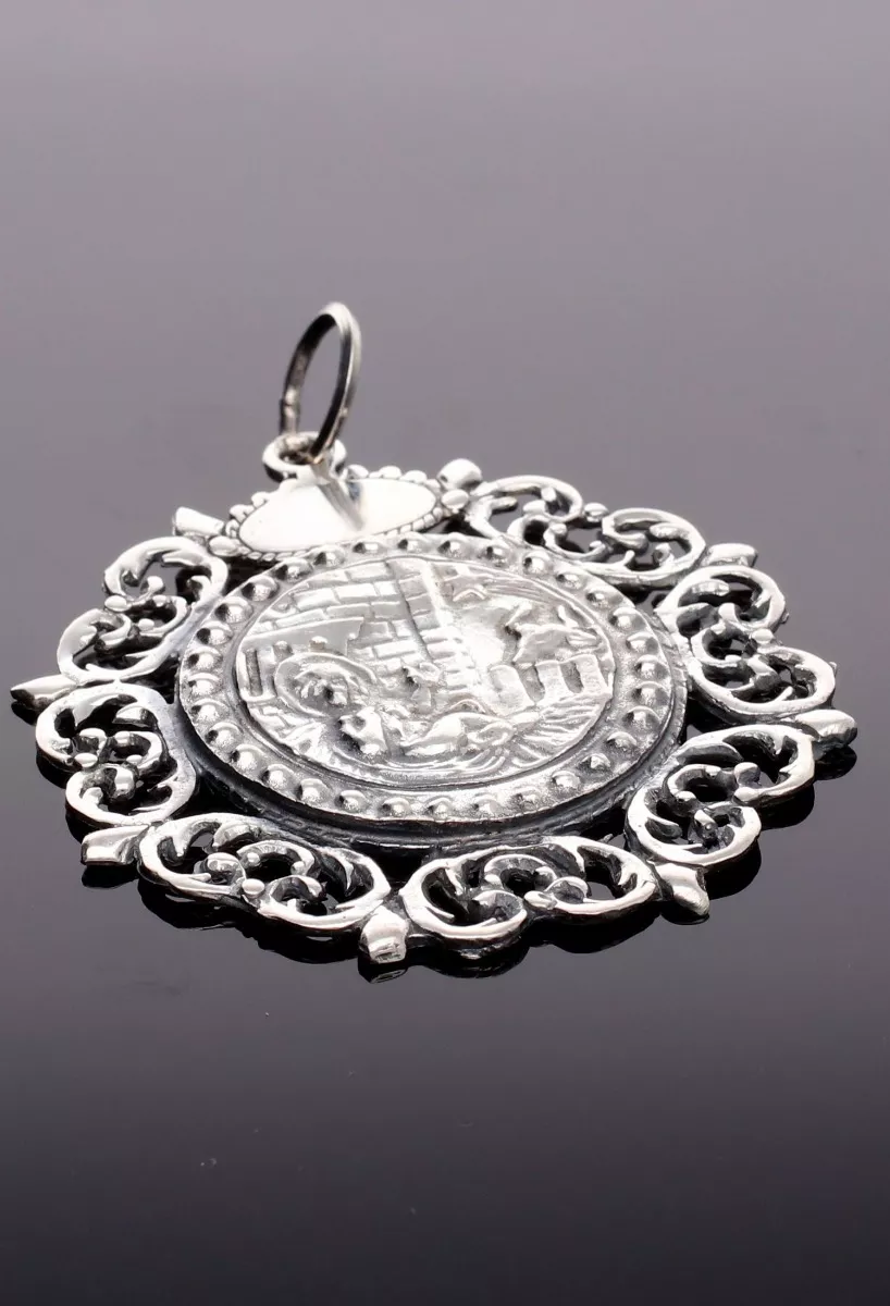 Medalla de cuna del niño en pajas en plata de ley 297_872572 fondo negro