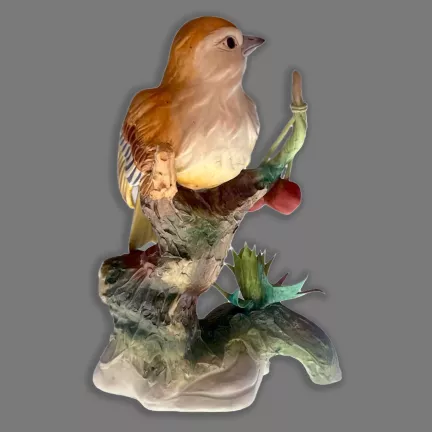 figura porcelana nuevo buen retiro pajaro con guindas