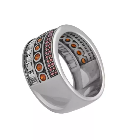 anillo de plata marca vapour eterno foto modelo vista de lado