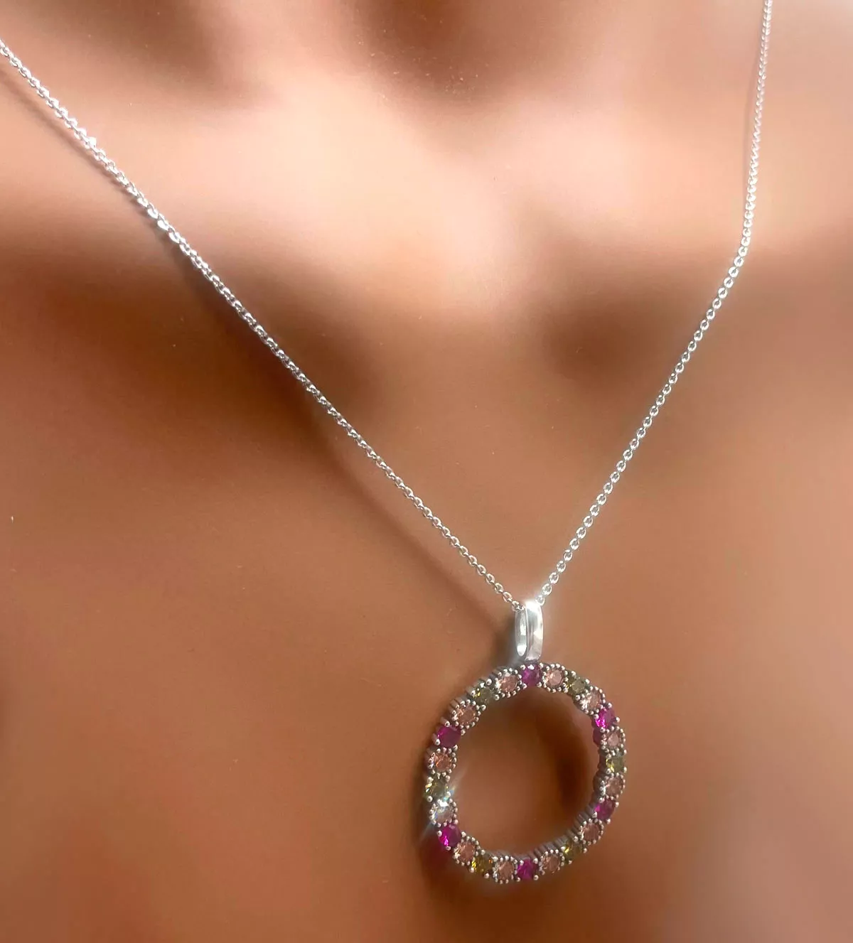 gargantilla de plata marca vapour orbita toma maniqui