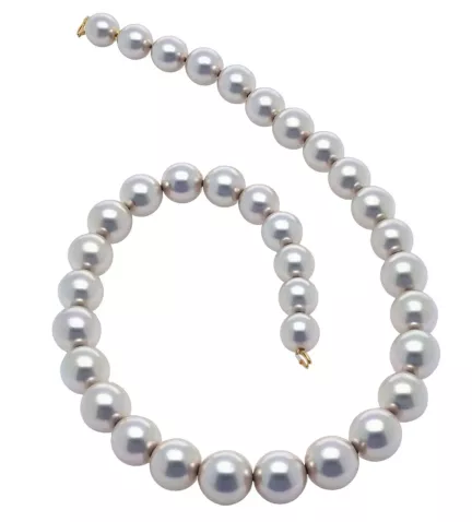 Collares de perlas y piedras naturales