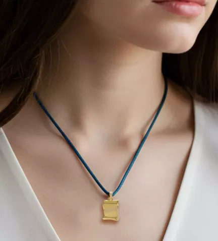 chapa de identidad de oro foto modelo IA tipo pergamino