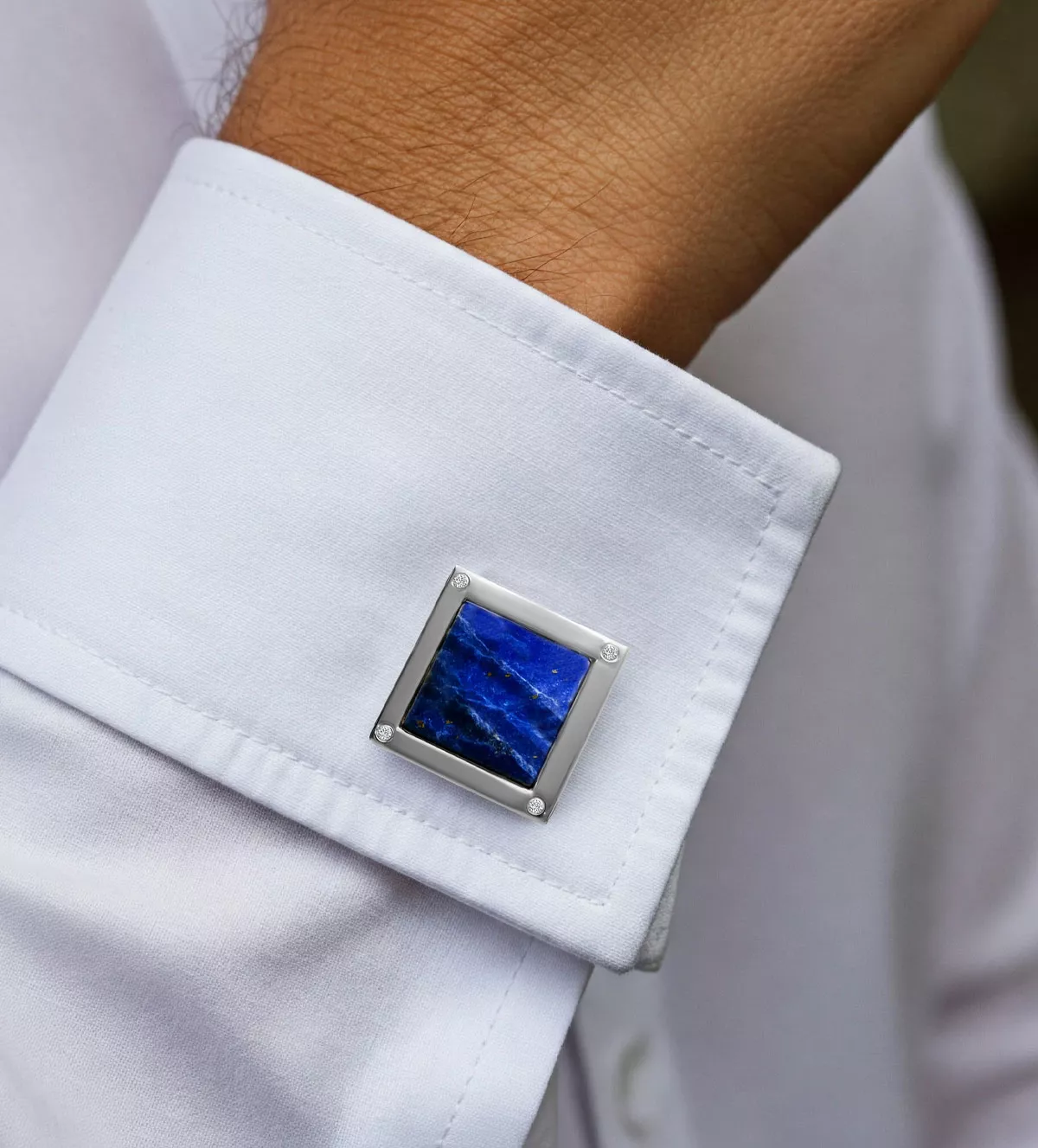 gemelos de oro blanco 18k con lapislazuli y diamantes vista modelo