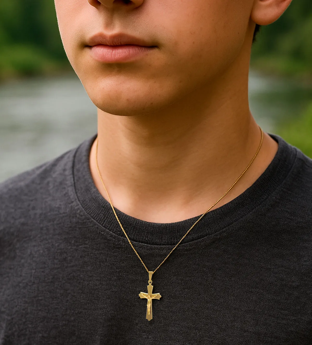 cruz-de-oro-crucifijo-036_BB_25X26 con modelo