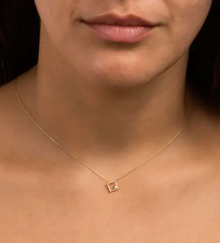 gargantilla-de-oro-con-brillantito-057_1-44-080452-2062 modelo mujer