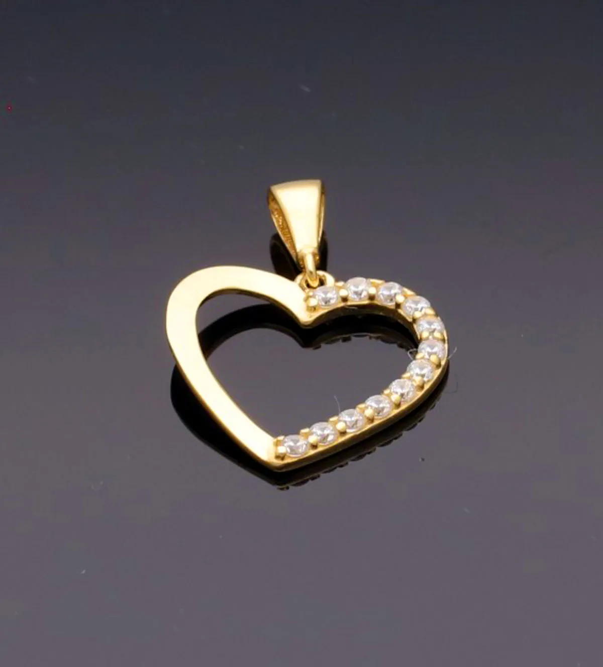 colgante-de-oro-corazon-con-circones-243_636-00612_05