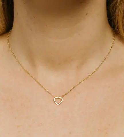 gargantilla-de-oro-243_636-00780 modelo