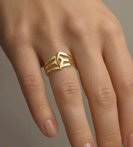 anillo-de-oro-18K-243_177-01979 modelo mano