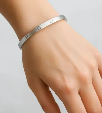 pulsera-de-plata-266_0410956-1-1-BRAZ toma modelo mujer