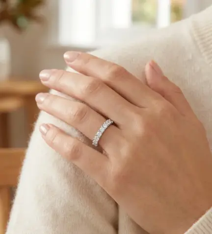 anillo de oro blanco con diamantes 1098